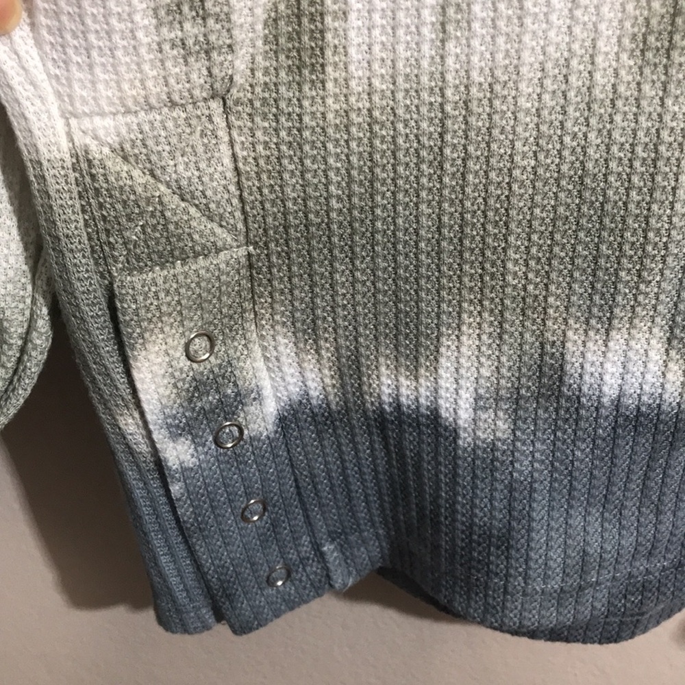 NEW POL White and Gray Dip Dye Oversized Thermal Top - Picture 4 of 7